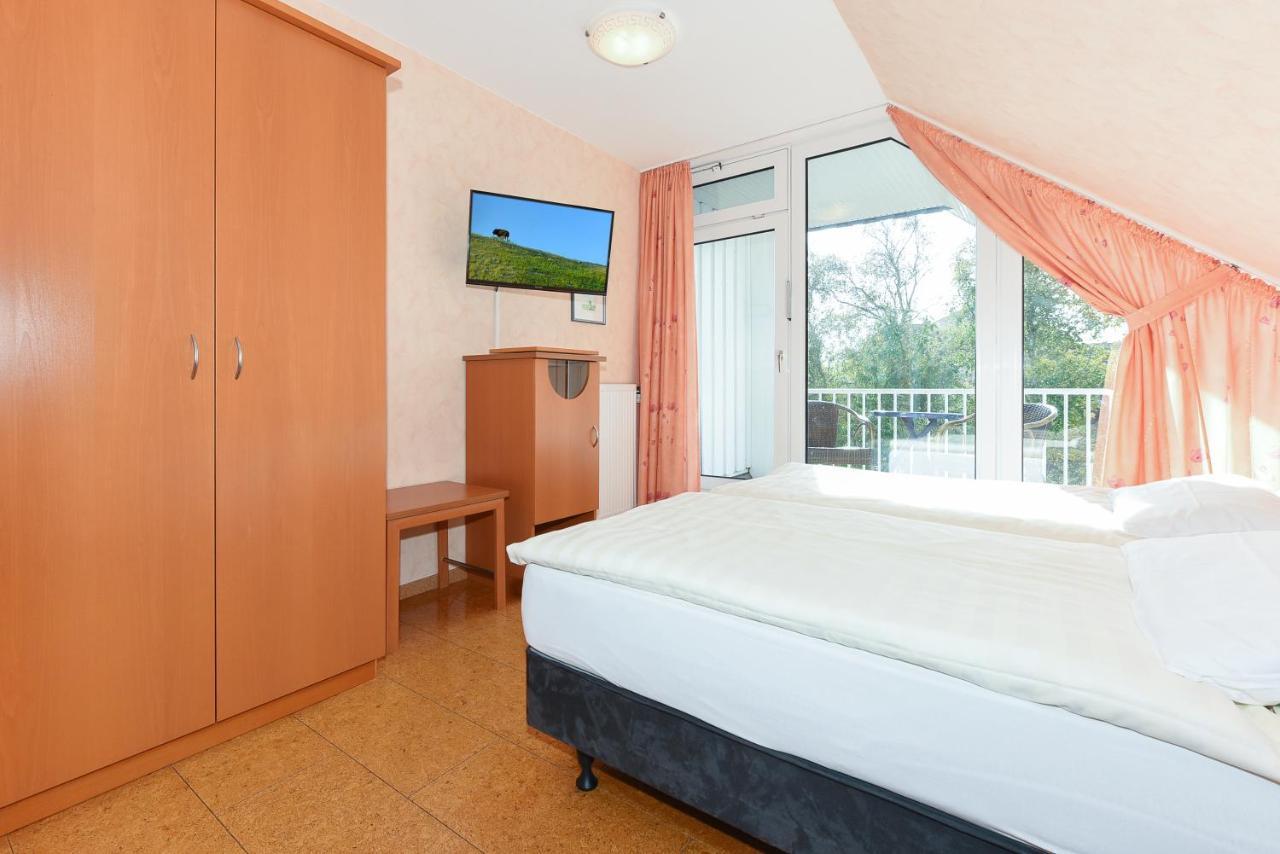 Hotel-Pension Altes Siel Бензерзил Екстериор снимка