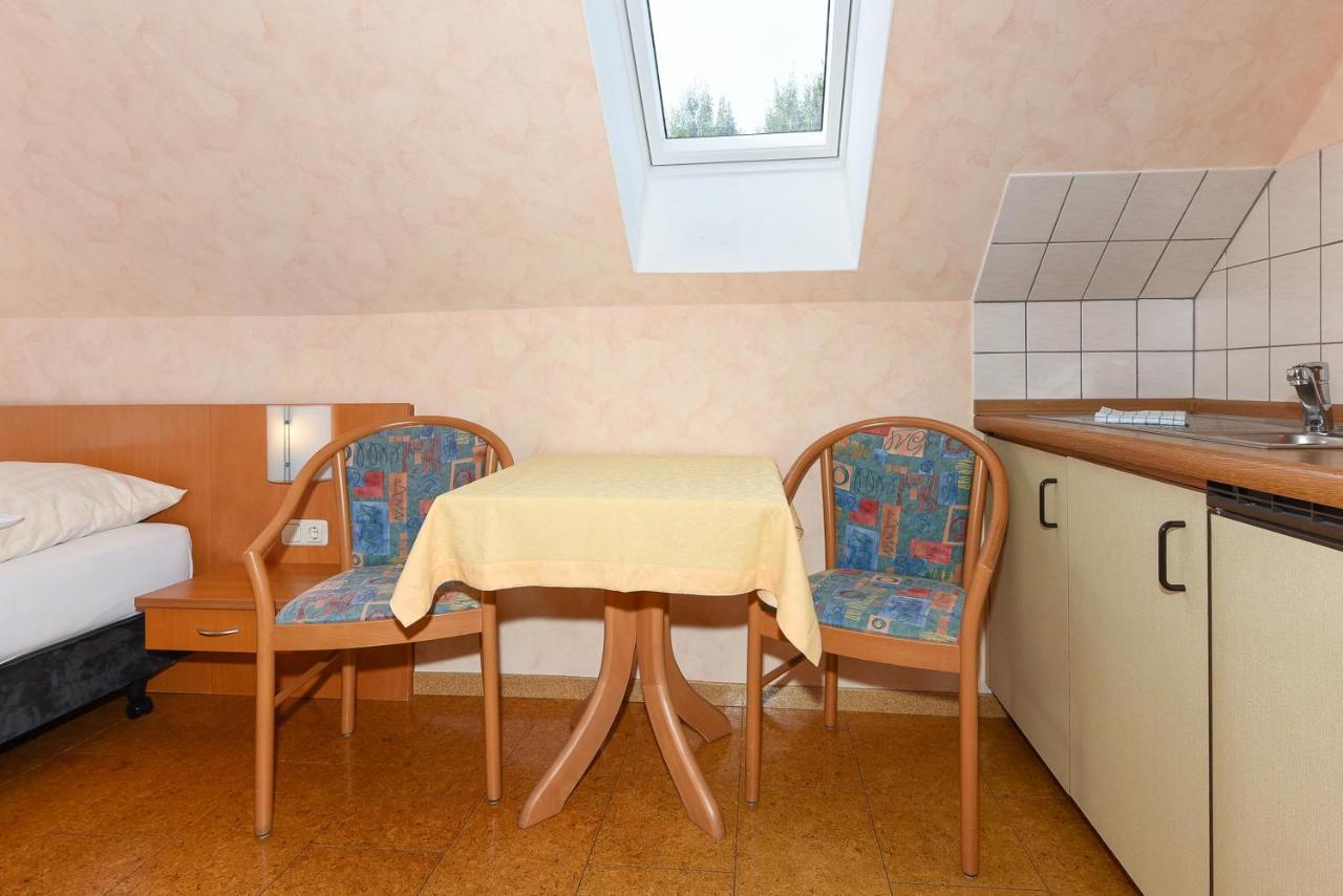 Hotel-Pension Altes Siel Бензерзил Екстериор снимка