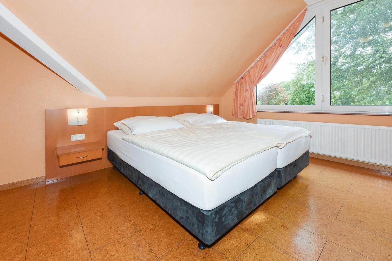 Hotel-Pension Altes Siel Бензерзил Екстериор снимка