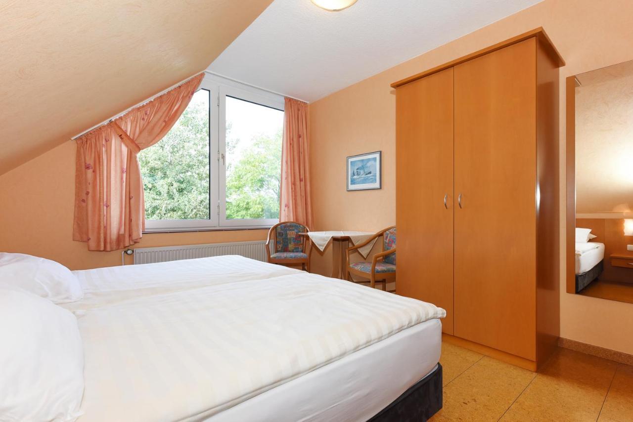 Hotel-Pension Altes Siel Бензерзил Екстериор снимка