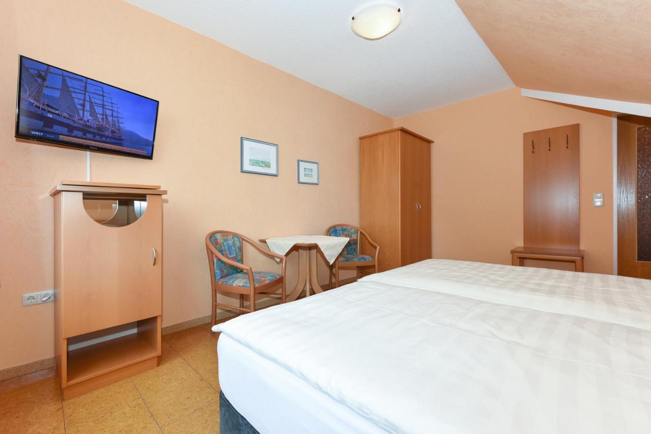 Hotel-Pension Altes Siel Бензерзил Екстериор снимка