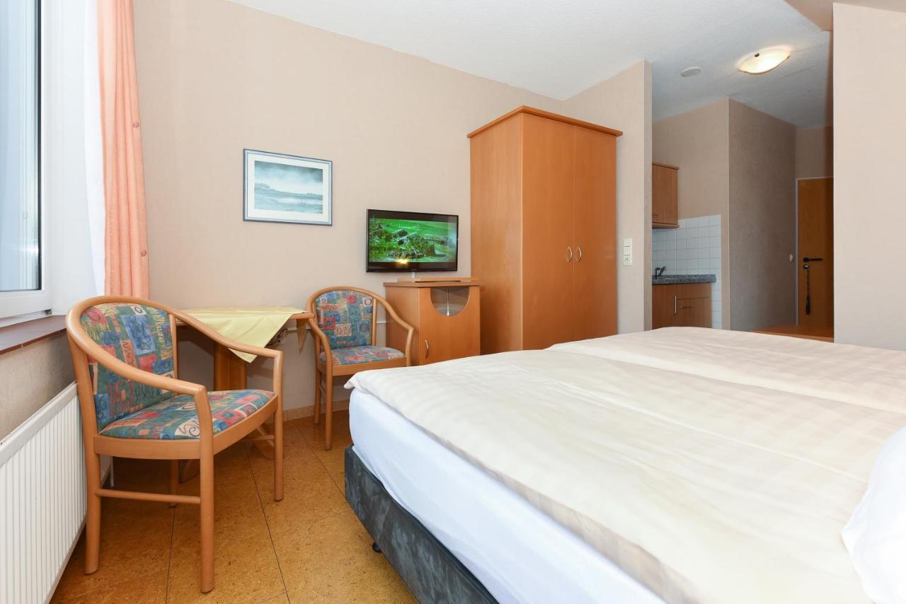 Hotel-Pension Altes Siel Бензерзил Екстериор снимка